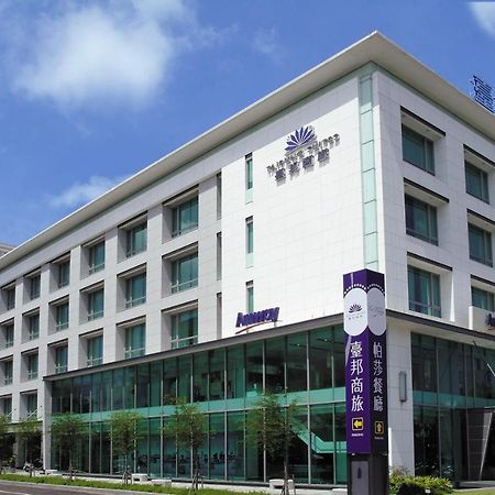 Taipung Suites Тайнан Екстериор снимка
