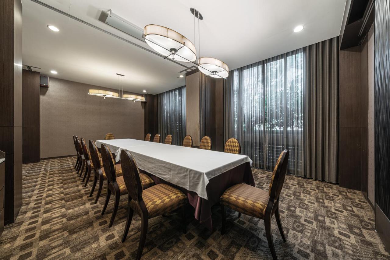 Taipung Suites Тайнан Екстериор снимка