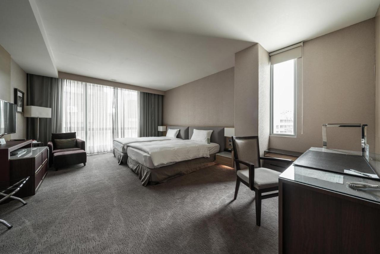 Taipung Suites Тайнан Екстериор снимка