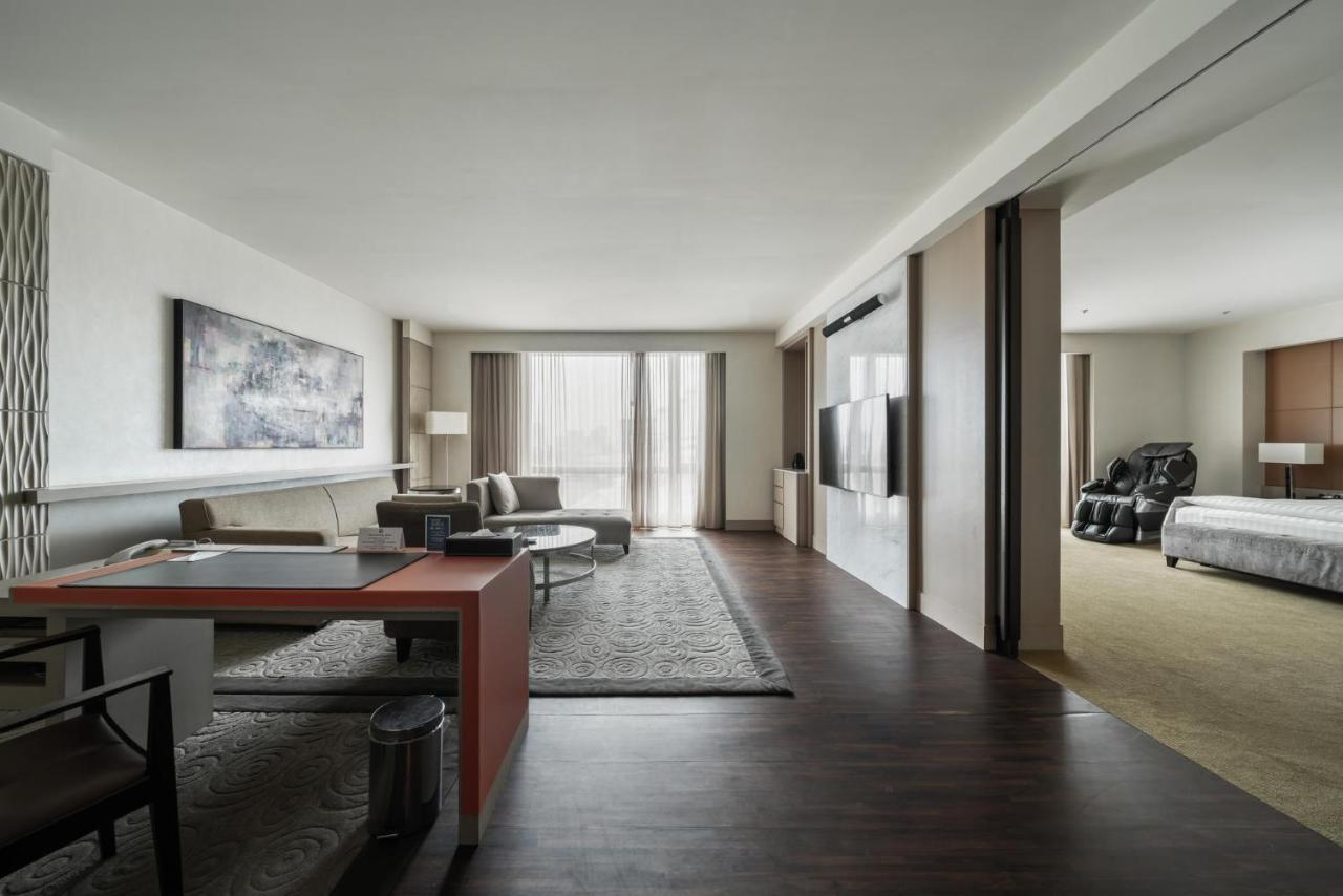 Taipung Suites Тайнан Екстериор снимка