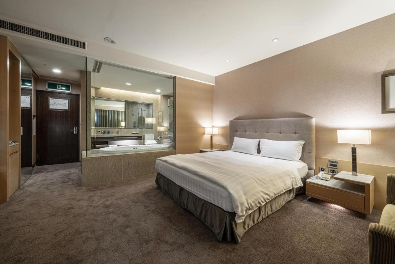 Taipung Suites Тайнан Екстериор снимка