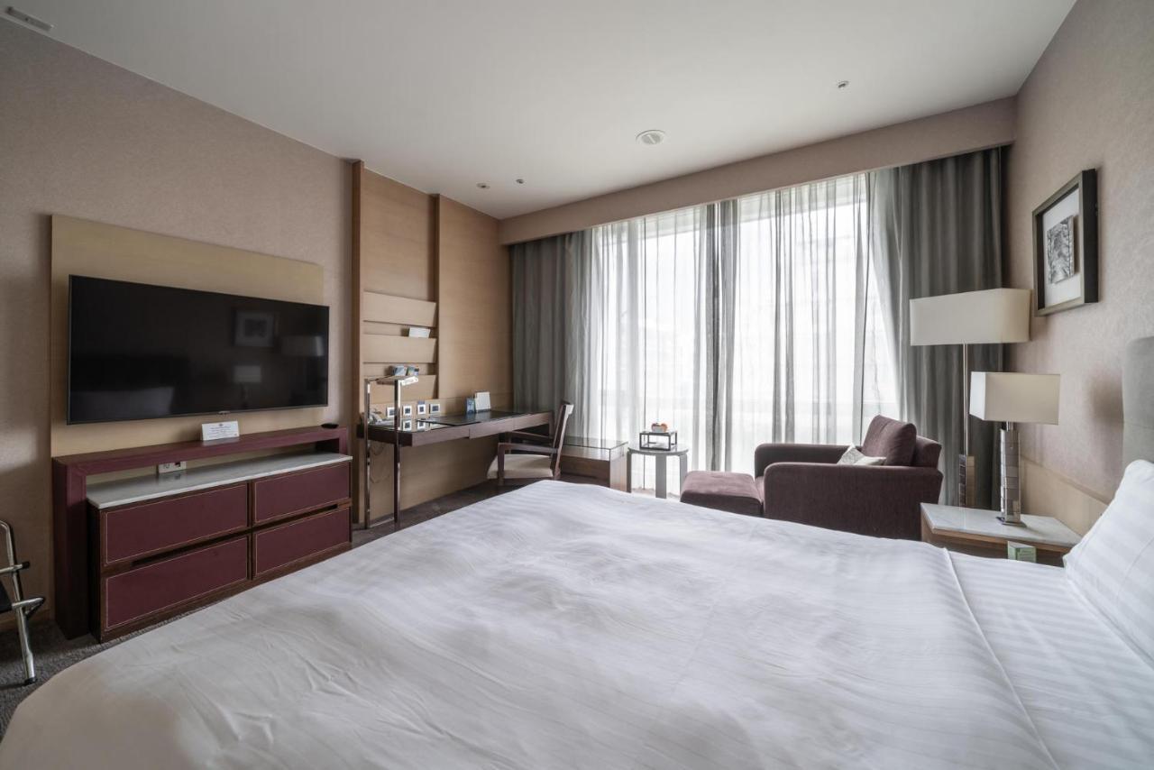 Taipung Suites Тайнан Екстериор снимка