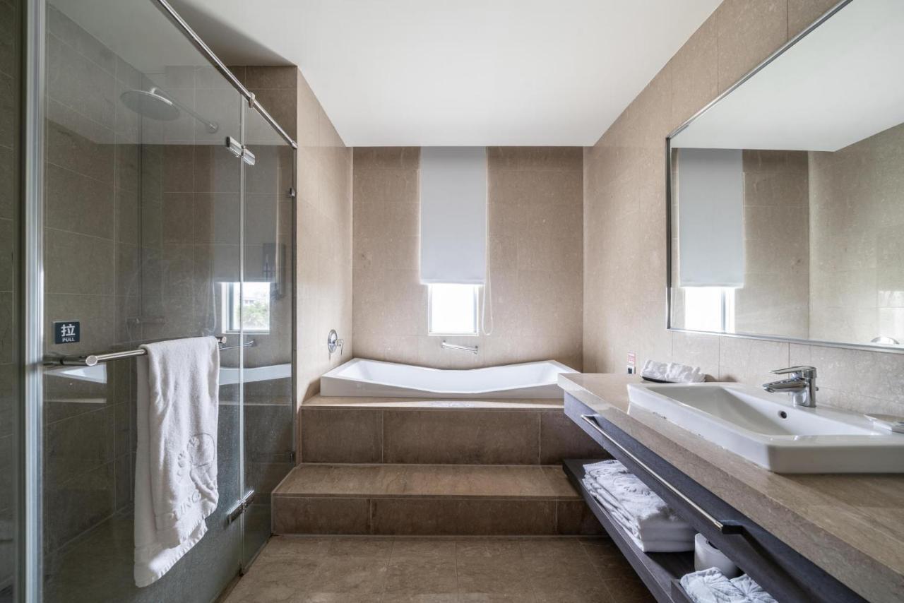 Taipung Suites Тайнан Екстериор снимка