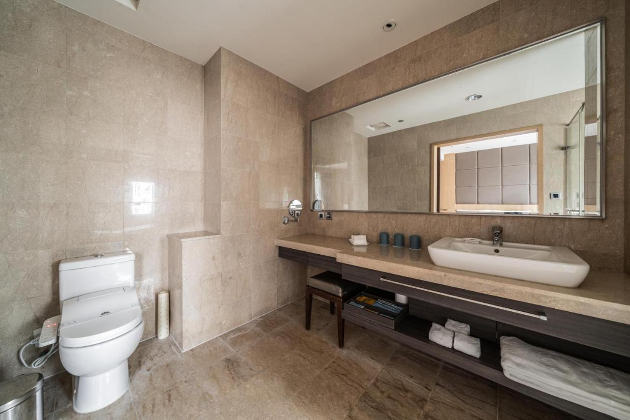 Taipung Suites Тайнан Екстериор снимка