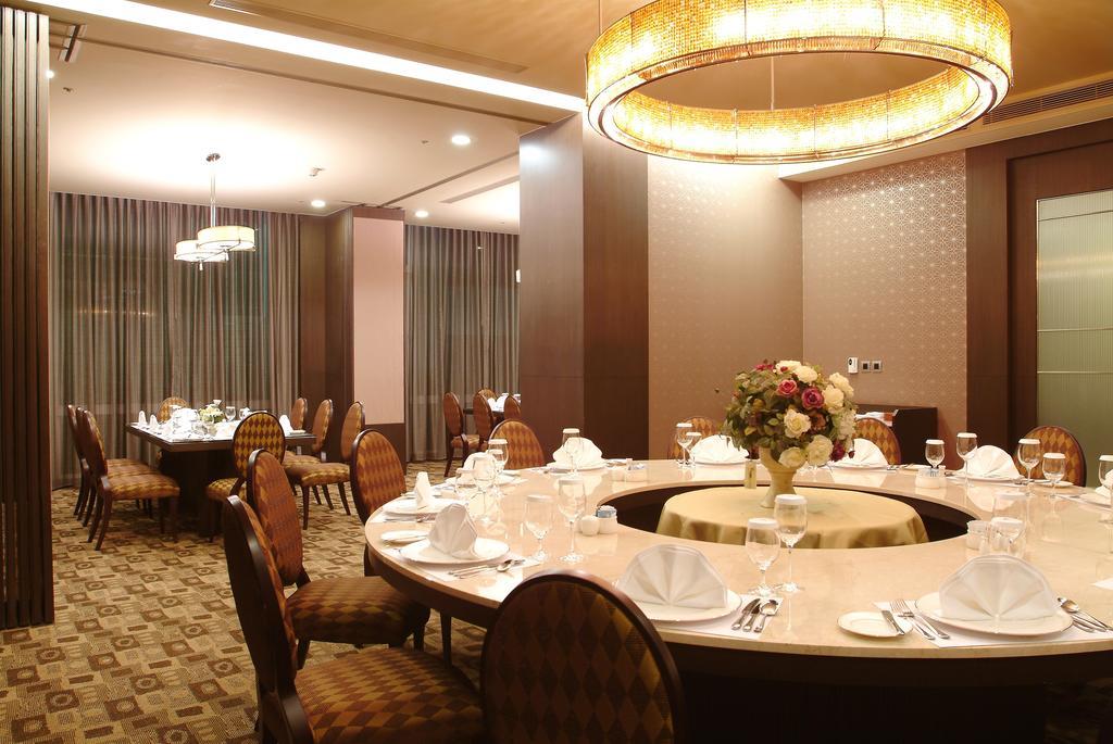 Taipung Suites Тайнан Екстериор снимка