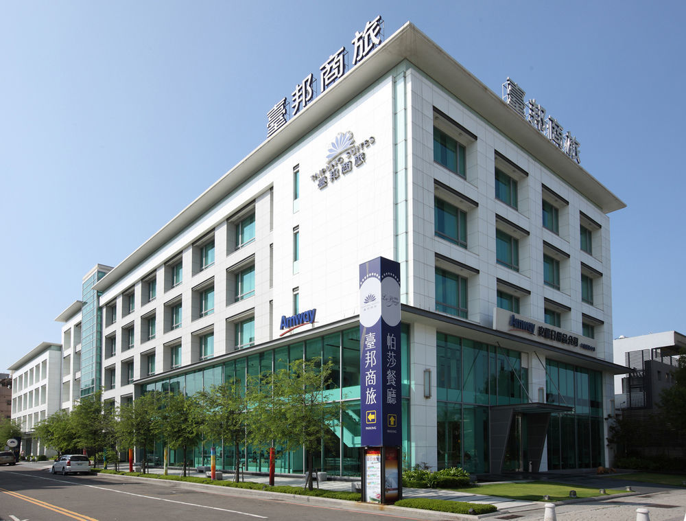 Taipung Suites Тайнан Екстериор снимка